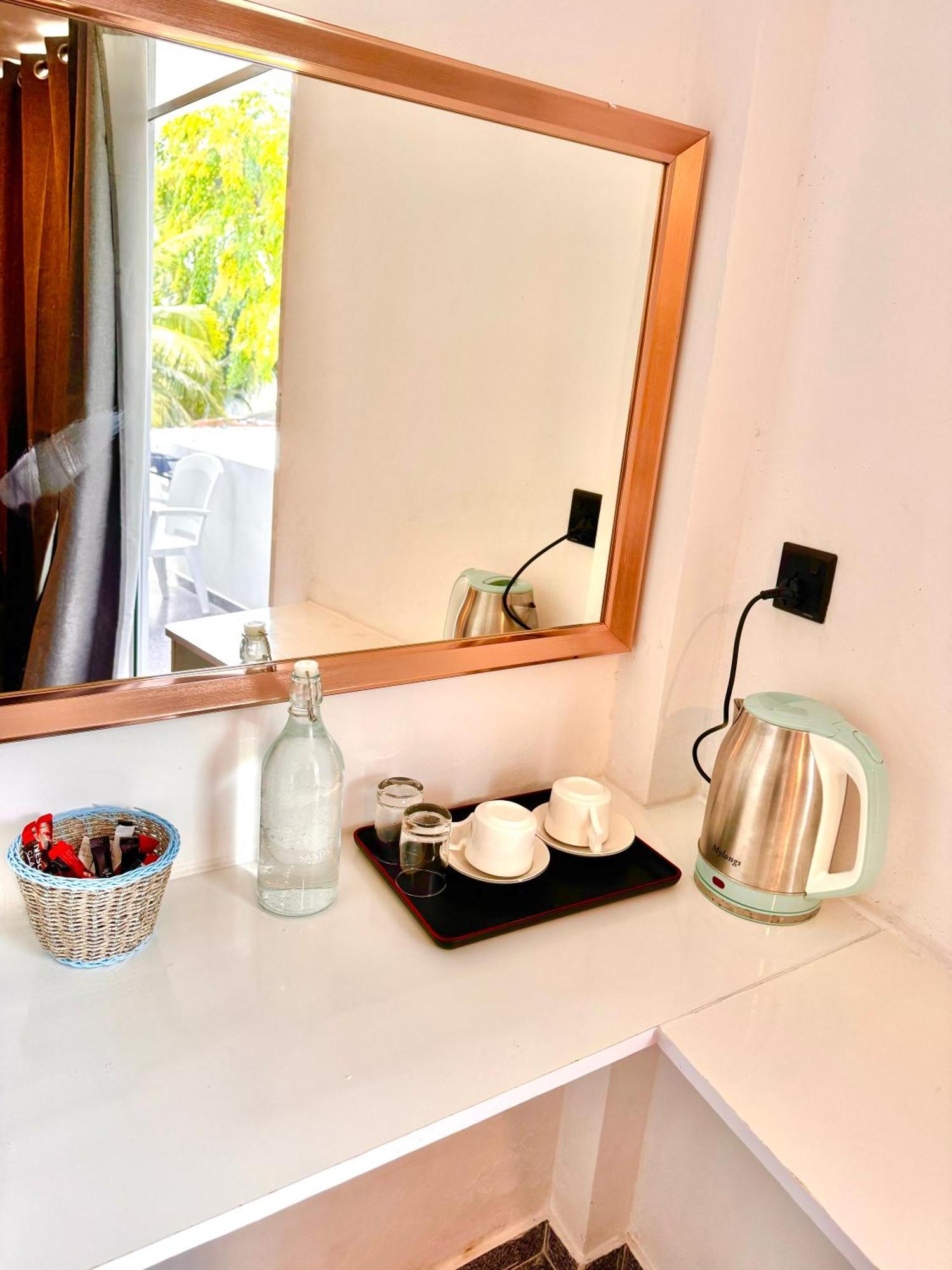 Sands Garden Hotel Thoddoo Eksteriør bilde
